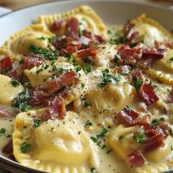 Einfache Ravioli Carbonara nach Olive Garden-Art