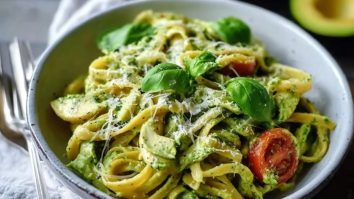 Cremige Avocado-Pasta in 15 Minuten