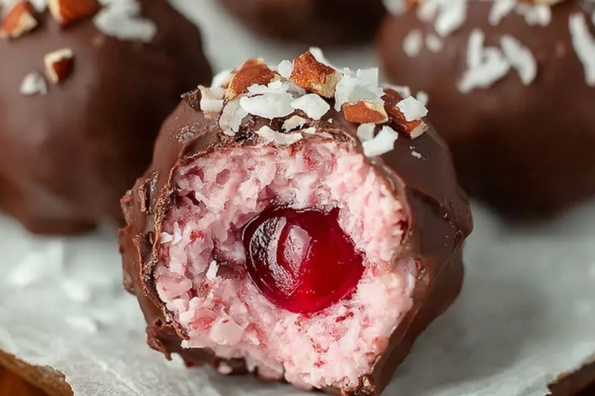 Schokoladen-Marzipan-Kirsch-Kokospralinen