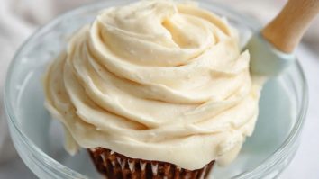 Braune Butter Frischkäse Glasur